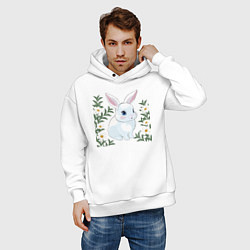 Толстовка оверсайз мужская Милый зайчонок на фоне цветов, цвет: белый — фото 2