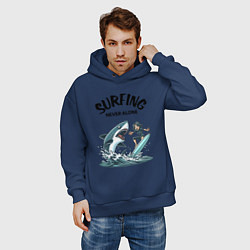 Толстовка оверсайз мужская Surfing never alone - shark and girl, цвет: тёмно-синий — фото 2