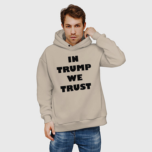 Мужское худи оверсайз In Trump we trust - slogan / Миндальный – фото 3