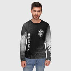 Лонгслив мужской Leeds United sport на темном фоне вертикально, цвет: 3D-принт — фото 2
