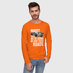 Лонгслив хлопковый мужской We don't need roads цвета оранжевый — фото 2