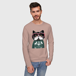 Лонгслив хлопковый мужской Умный кот в очках в новогоднем свитере, цвет: пыльно-розовый — фото 2