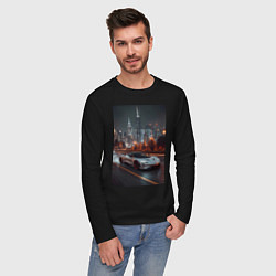 Лонгслив хлопковый мужской Белый суперкар едет по аллее в город, цвет: черный — фото 2
