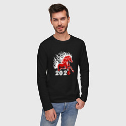 Лонгслив хлопковый мужской Огненная лошадь с белой гривой, цвет: черный — фото 2