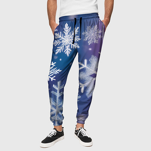 Мужские брюки Снежинки на фиолетово-синем фоне / 3D-принт – фото 3