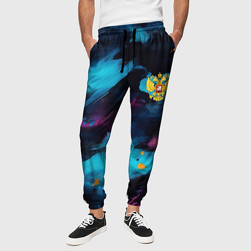 Мужские брюки Герб РФ на текстурном камуфляже / 3D-принт – фото 3