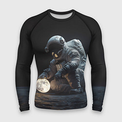 Рашгард мужской Космонавт сидя рассматривает маленькую планету, цвет: 3D-принт