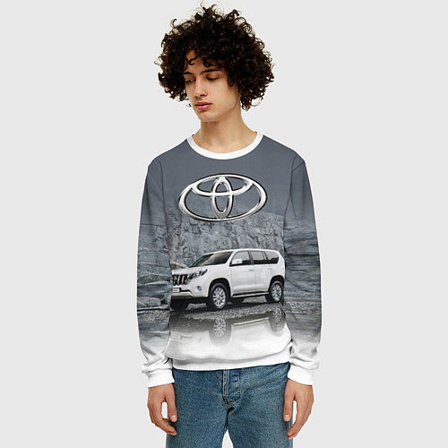 Мужской свитшот Toyota Land Cruiser на фоне скалы / 3D-Белый – фото 3
