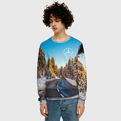 Свитшот мужской Мерседес - зимняя дорога через лес, цвет: 3D-меланж — фото 2