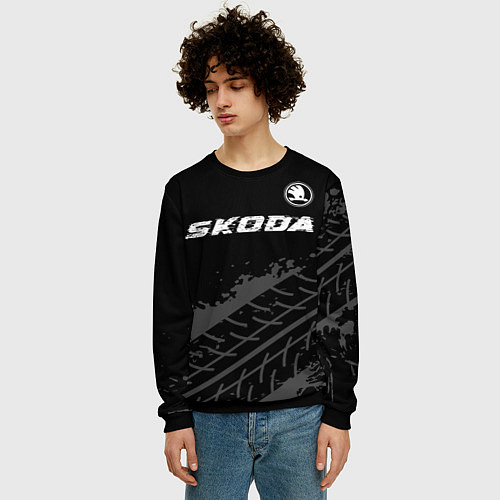 Мужской свитшот Skoda speed на темном фоне со следами шин: символ / 3D-Черный – фото 3