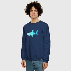 Свитшот хлопковый мужской Акула лазурный градиент цвета моря, цвет: тёмно-синий — фото 2