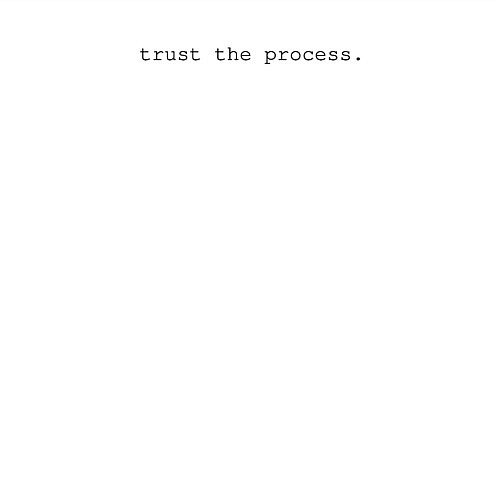 Мужской свитшот Trust the process on white / Белый – фото 3