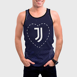 Майка-безрукавка мужская Лого Juventus в сердечке на фоне мячей, цвет: 3D-черный — фото 2