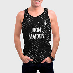 Майка-безрукавка мужская Iron Maiden glitch на темном фоне: символ сверху, цвет: 3D-черный — фото 2