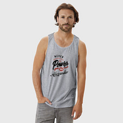 Майка мужская хлопок Недооценивай силу Александра, цвет: меланж — фото 2