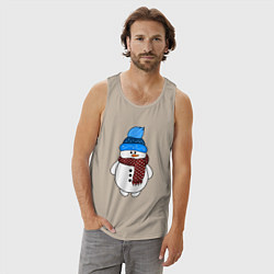 Майка мужская хлопок Снеговик в шапочке, цвет: миндальный — фото 2