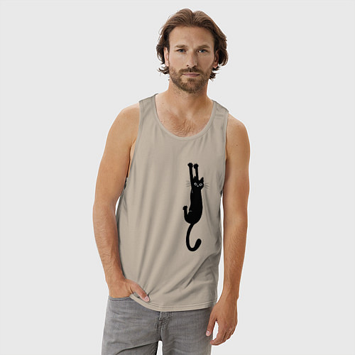 Мужская майка Черная кошка висит / Миндальный – фото 3