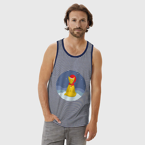 Мужская майка Лиса на снегу в красной зимней шапке / Синяя тельняшка – фото 3