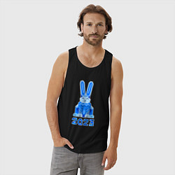 Майка мужская хлопок Геометрический синий кролик 2023, цвет: черный — фото 2
