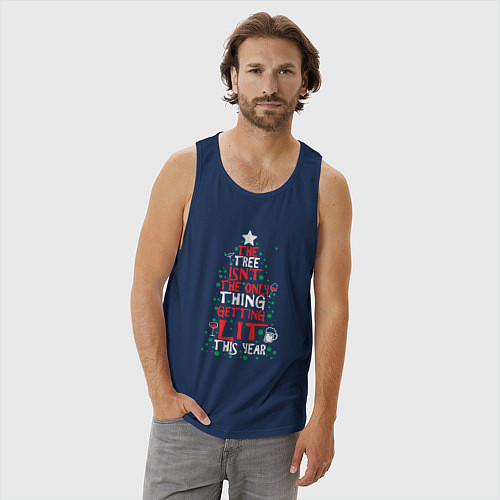 Мужская майка Ёлка не единственное что зажжётся в 2023 / Тёмно-синий – фото 3