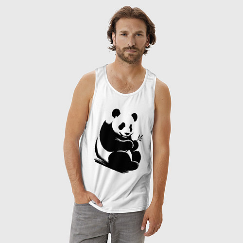 Мужская майка Сидящая чёрная панда с бамбуком / Белый – фото 3
