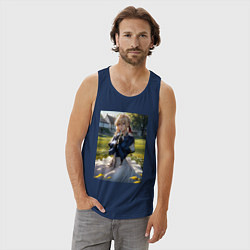 Майка мужская хлопок Вайолет Эвергарден на лугу, цвет: тёмно-синий — фото 2