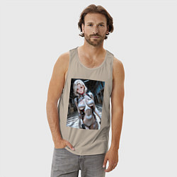 Майка мужская хлопок Девушка-наемница, цвет: миндальный — фото 2