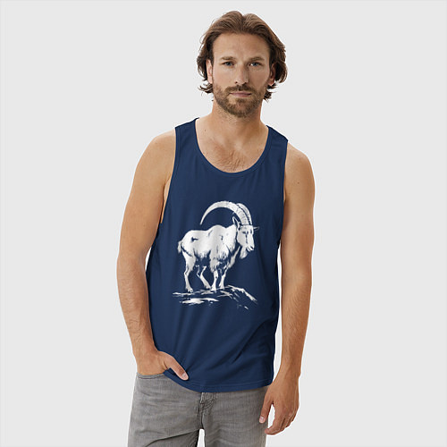 Мужская майка Горный козел на скале / Тёмно-синий – фото 3
