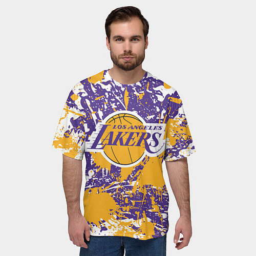 Мужская футболка оверсайз LAKERS ФИРМЕННЫЕ ЦВЕТА БРЫЗГИ КРАСОК LA / 3D-принт – фото 3