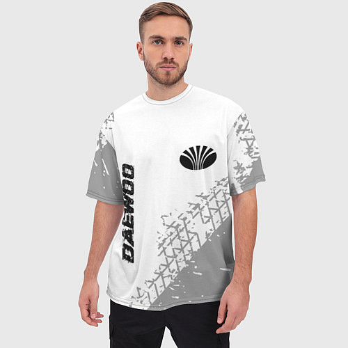 Мужская футболка оверсайз Daewoo Speed на светлом фоне со следами шин / 3D-принт – фото 3