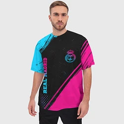 Футболка оверсайз мужская Real Madrid - neon gradient: символ и надпись верт, цвет: 3D-принт — фото 2