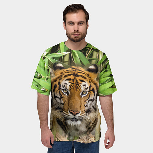 Мужская футболка оверсайз Матёрый тигр в зарослях бамбука / 3D-принт – фото 3