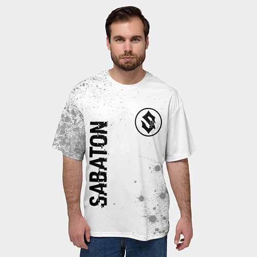 Мужская футболка оверсайз Sabaton glitch на светлом фоне: символ и надпись в / 3D-принт – фото 3