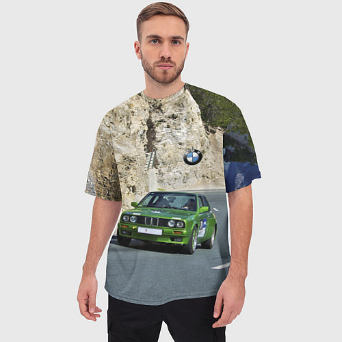 Мужская футболка оверсайз Зелёная бэха на горной дороге / 3D-принт – фото 3