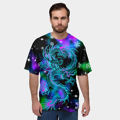 Мужская футболка оверсайз Неоновый дракон в снежинках / 3D-принт – фото 3