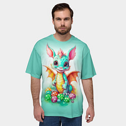 Футболка оверсайз мужская Зеленый дракончик с новогодними игрушками, цвет: 3D-принт — фото 2
