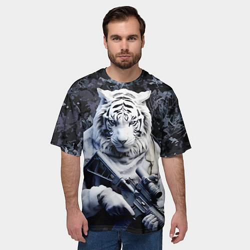 Мужская футболка оверсайз Белый тигр солдат зима / 3D-принт – фото 3