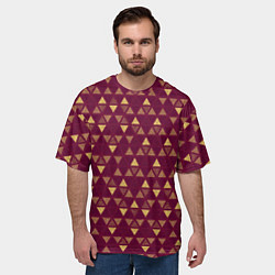Футболка оверсайз мужская Бордо с жёлтыми треугольниками текстурированный па, цвет: 3D-принт — фото 2