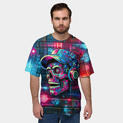 Футболка оверсайз мужская Кибер чувак череп на фоне граффити - нейросеть, цвет: 3D-принт — фото 2
