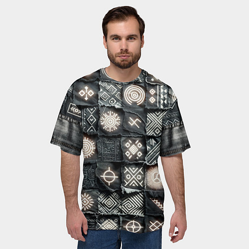 Мужская футболка оверсайз Африканские знаки на пэчворк дениме / 3D-принт – фото 3