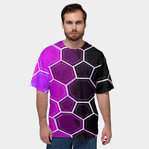 Мужская футболка оверсайз Белые шестиугольники на чёрно-фиолетовом фоне / 3D-принт – фото 3