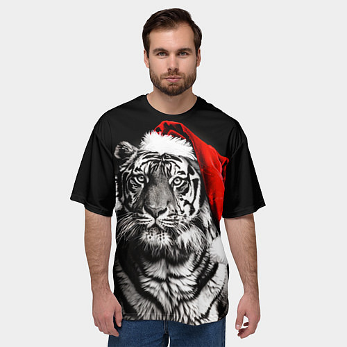 Мужская футболка оверсайз Тигр в красном колпаке Деда Мороза / 3D-принт – фото 3
