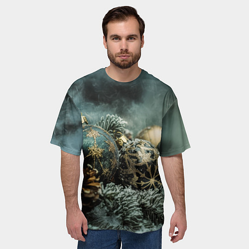 Мужская футболка оверсайз Золотые и зеленые елочные шары / 3D-принт – фото 3