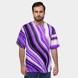 Футболка оверсайз мужская Волнистые вертикальные чёрно-фиолетовые полосы, цвет: 3D-принт — фото 2