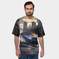 Футболка оверсайз мужская БМВ в вечернем городе, цвет: 3D-принт — фото 2