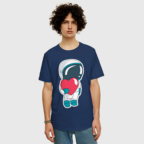 Мужская футболка оверсайз Влюбленный космонавт / Тёмно-синий – фото 3