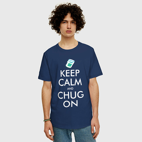 Мужская футболка оверсайз Keep Calm & Chug on / Тёмно-синий – фото 3