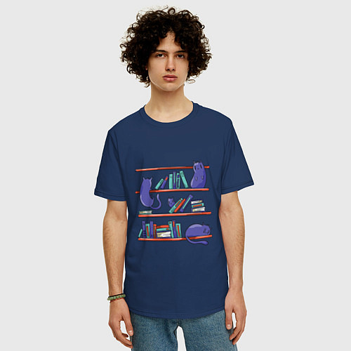 Мужская футболка оверсайз Библиотечные котики / Тёмно-синий – фото 3