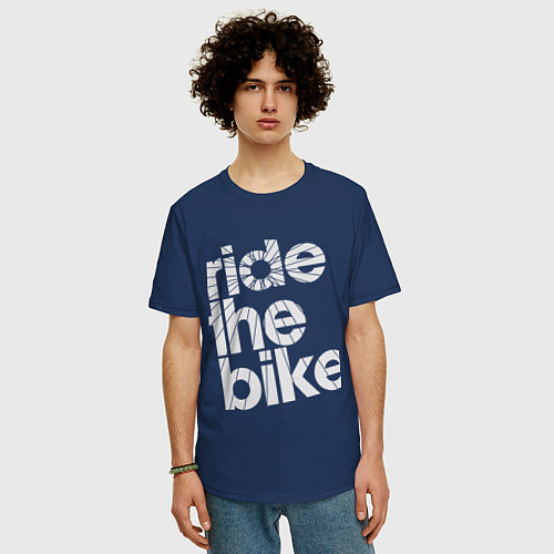 Мужская футболка оверсайз Ride the bike / Тёмно-синий – фото 3