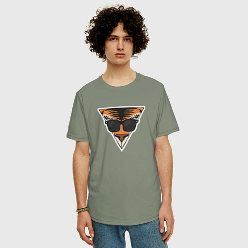 Мужская футболка оверсайз Тигр в очках в треугольнике / Авокадо – фото 3